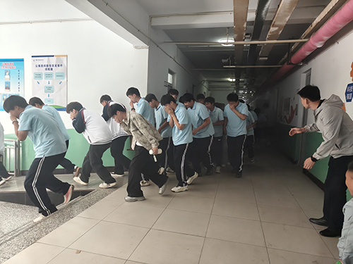 筑牢安全防线-学院组织开展师生消防应急演练